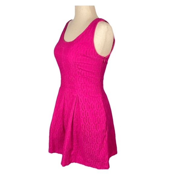 Lord & Taylor Sleeveless Eyelet Fit & Flare Mini Dress Size 6 Petite cotton Pink - Picture 2 of 8